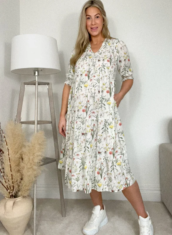 Maternity dress for a baby's first visit to the flower garden Meredith Maternity Dress with LENZING™ ECOVERO™
