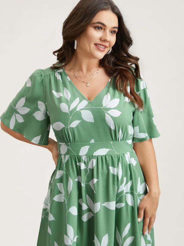  Leaf Print Waist-Cinched Flared Maxi Dress