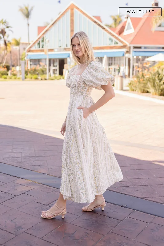 Work - from - Home Casual Dresses for Comfort and Style​ Waitlist 5/10  ♥ Jess Short Puff Sleeve Floral Print Midi Dress Peach