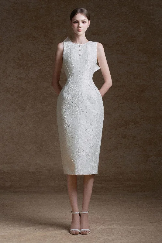 Midi dresses with halter necks for a stylish and comfortable option Flynna Pegged Back Slit Brocade Midi Dress Midi dresses with halter necks for a stylish and comfortable option Flynna Pegged Back Slit Brocade Midi Dress