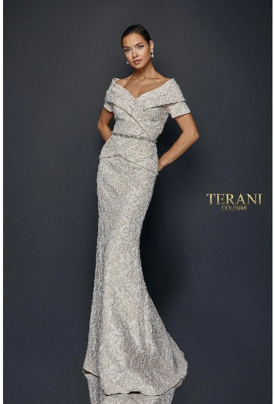 Plus - size wedding dresses with a flattering fit​ Wedding guest dresses with keyhole backs and flowing fabrics Terani Couture 1921M0727 Formal Long Dress