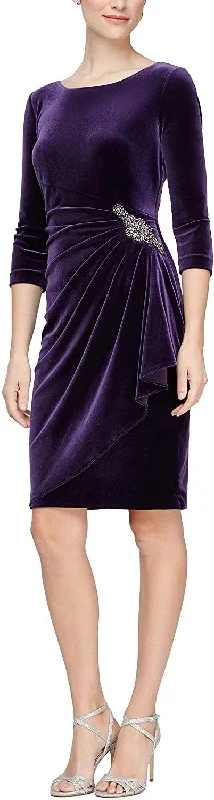 Trumpet - style wedding dresses with a train​ Long - sleeved wedding guest dresses in velvet for a winter wedding Alex Evenings AE1915266 Short Formal Dress