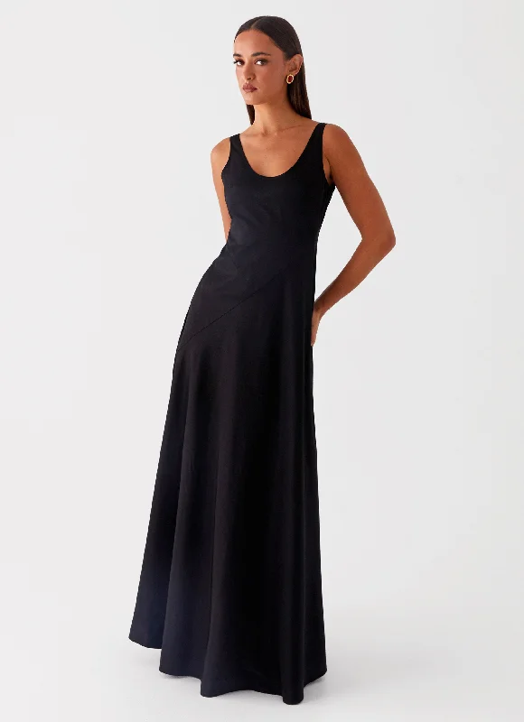 Everyday Dress with Printed Animals for a Playful Look​ Cosma Maxi Dress - Black
