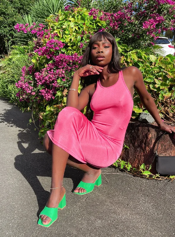 Velvet midi dresses in jewel tones for a glamorous winter event Everlast Midi Dress Hot Pink Velvet midi dresses in jewel tones for a glamorous winter event Everlast Midi Dress Hot Pink