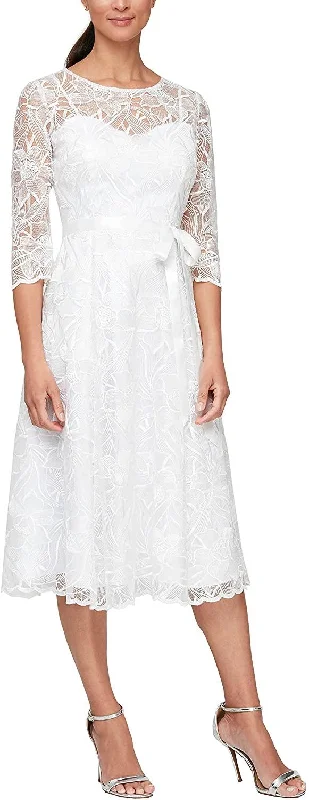 Mermaid silhouette wedding dresses with lace appliques​ Maxi wedding guest dresses with floral prints for summer weddings Alex Evenings AE8117835 Short Formal Dress