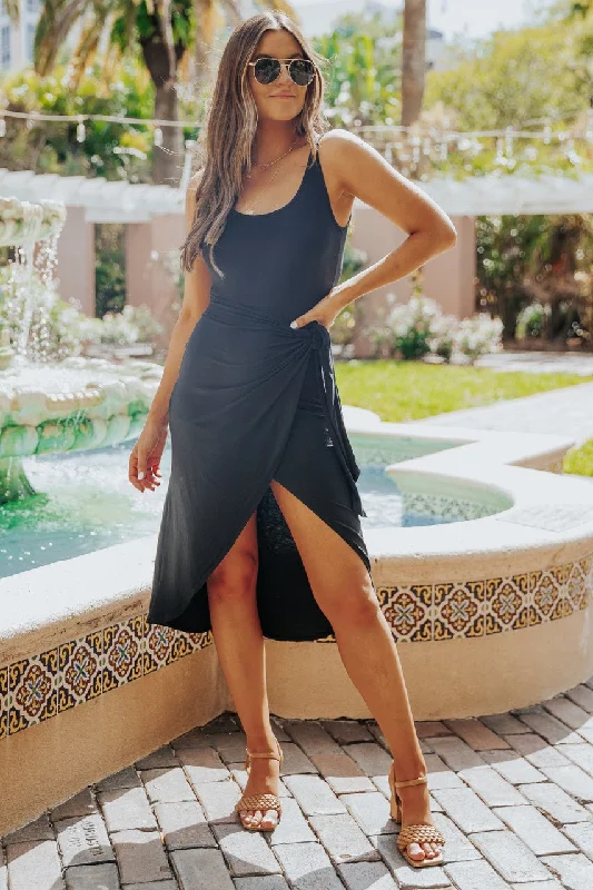 Floral Printed Casual Dresses for Summer​ Soft & Sleeveless Black Wrap Dress