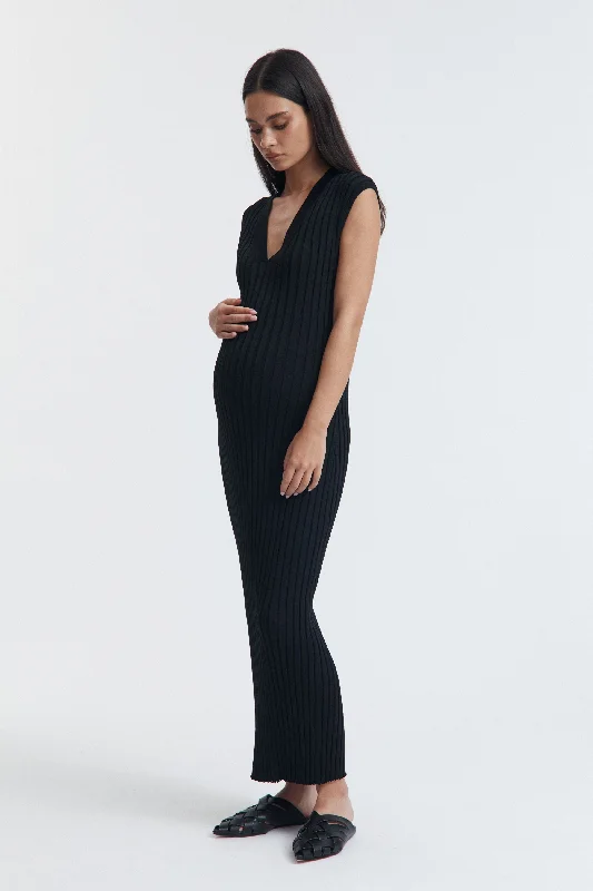 Maternity dress for a baby's first visit to the nature reserve V Neck Luxe Dress (Black)