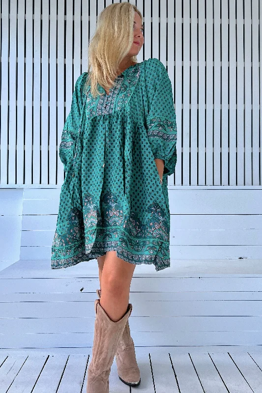 Halter Neck Women Dress to Show Off the Shoulders and NecklineJaase Adela Midi Dress Akira Print