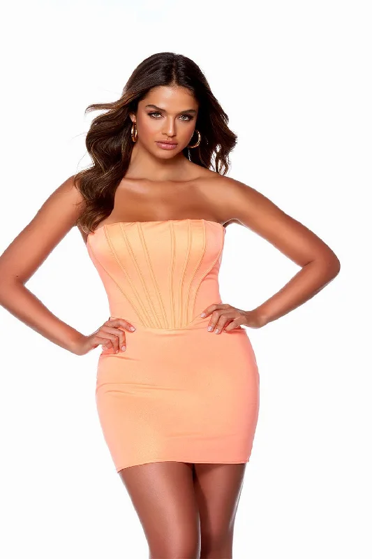 Pleated Women Dress with a Timeless and Elegant Texture Pleated Women Dress with a Timeless and Elegant Texture Alyce 4702
