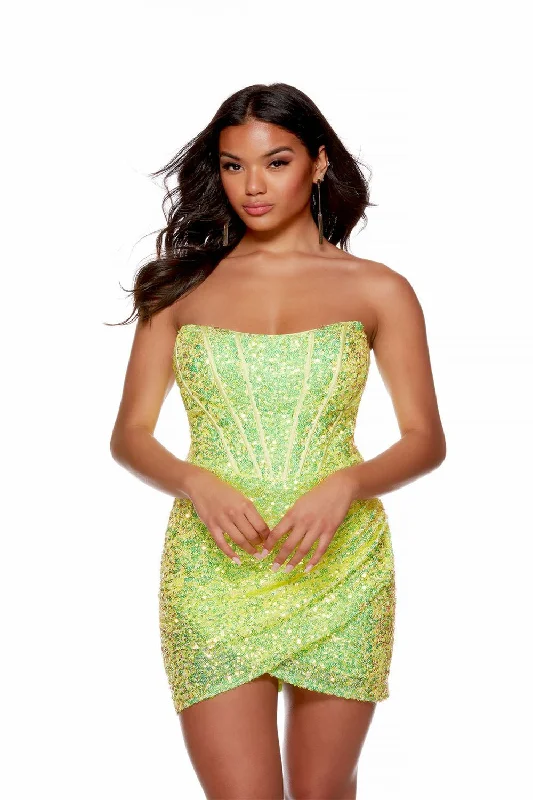 Halter Neck Women Dress to Show Off the Shoulders and Neckline Halter Neck Women Dress to Show Off the Shoulders and Neckline Alyce 4764