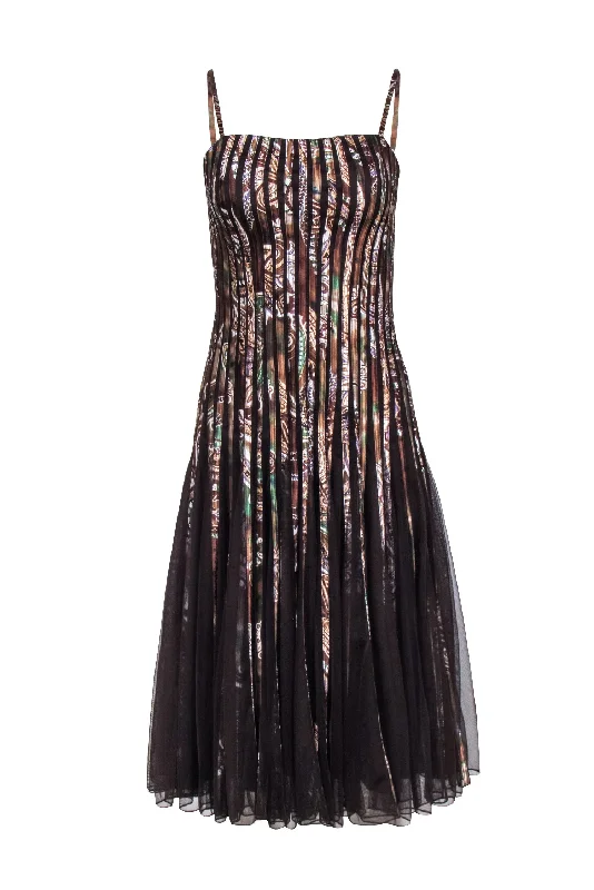 Printed Abstract Women Dress for a Modern and Artistic Appeal Printed Abstract Women Dress for a Modern and Artistic Appeal Cache - Brown w/ Paisley Print Contrast Sleeveless Dress Sz 4