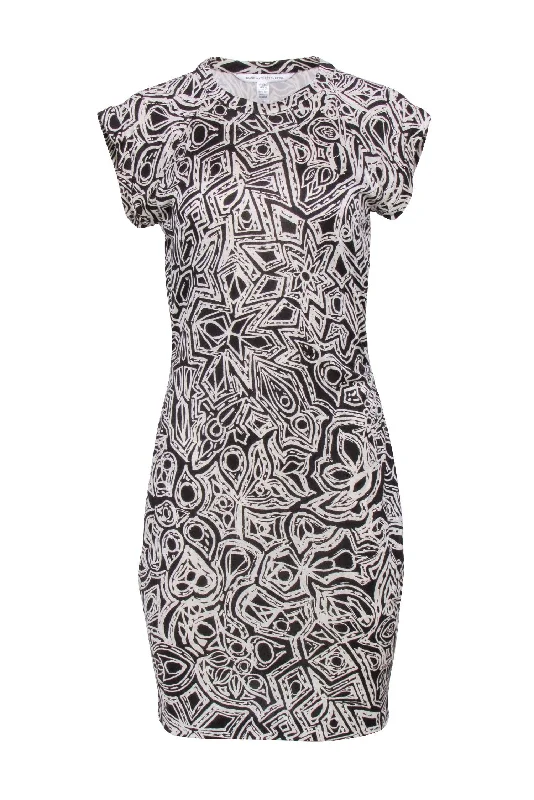 Long - Sleeve Women Dress in Velvet for a Luxurious Winter Look Long - Sleeve Women Dress in Velvet for a Luxurious Winter Look Diane von Furstenberg - Brown & Cream Print Short Sleeve Dress Sz 10