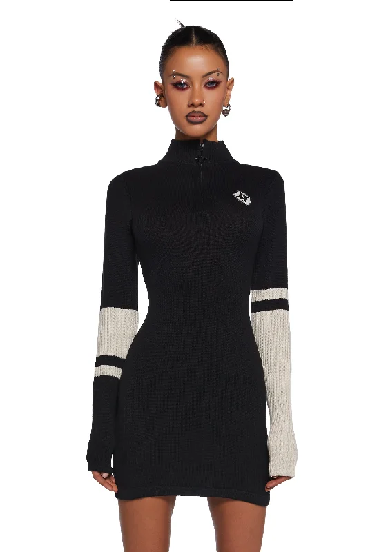 Empire Waist Women Dress to Accentuate the Bust and Conceal the Waist Empire Waist Women Dress to Accentuate the Bust and Conceal the Waist Fader Striped Knit Dress
