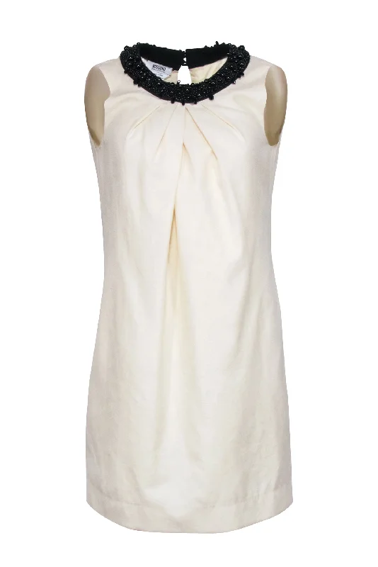 Backless Women Dress for a Sexy and Alluring Look at Evening Events Backless Women Dress for a Sexy and Alluring Look at Evening Events Moschino Cheap & Chic - Ivory Sleeveless Swing Dress w/ Black Beaded Collar Sz 8