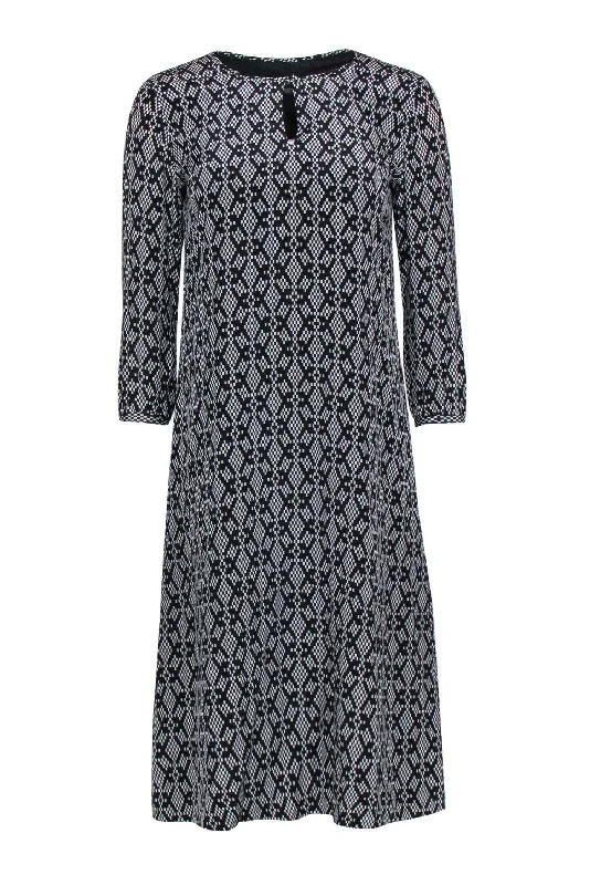 Maxi Women Dress with Floral Print for a Bohemian Vibe Maxi Women Dress with Floral Print for a Bohemian Vibe Pendleton - Black & White Silk Long Sleeve Shift Dress Sz 2