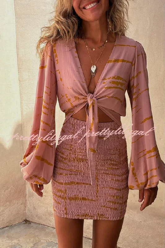Wrap - Style Women Dress with Adjustable Fit for All Body Types Wrap - Style Women Dress with Adjustable Fit for All Body Types Felisa Unique Print Balloon Sleeve Tie-up Smocked Stretch Mini Dress