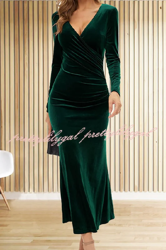 Pleated Women Dress with a Timeless and Elegant Texture Pleated Women Dress with a Timeless and Elegant Texture Solid Color Velvet Long Sleeve V-neck Slim Fit Fishtail Maxi Dress