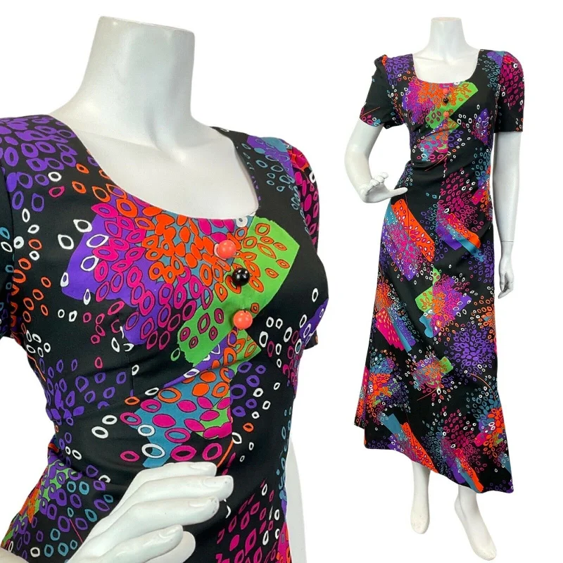 Long - Sleeve Women Dress in Velvet for a Luxurious Winter Look Long - Sleeve Women Dress in Velvet for a Luxurious Winter Look VINTAGE 60s 70s BLACK PURPLE GREEN ABSTRACT LEAFY PSYCHEDELIC MOD MAXI DRESS 12