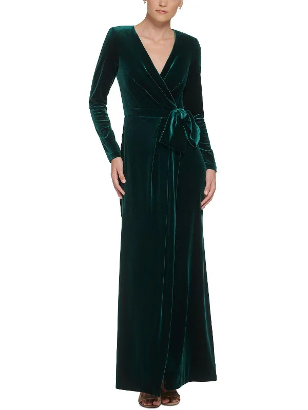 Halter Neck Women Dress to Show Off the Shoulders and Neckline Halter Neck Women Dress to Show Off the Shoulders and Neckline Womens Velvet Faux Wrap Evening Dress