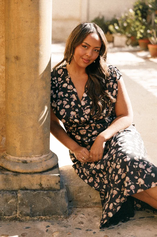 Maxi dresses with embroidered floral motifs for a unique designAmarlee Maxi Dress - Black Floral