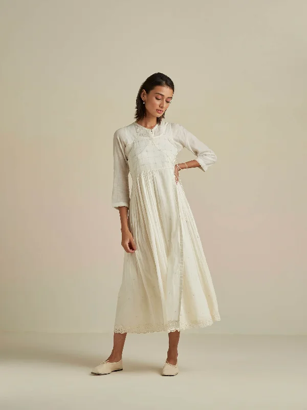 Maxi dresses with an asymmetric hem for a fashion - forward and eye - catching designAoki Kedia Dress