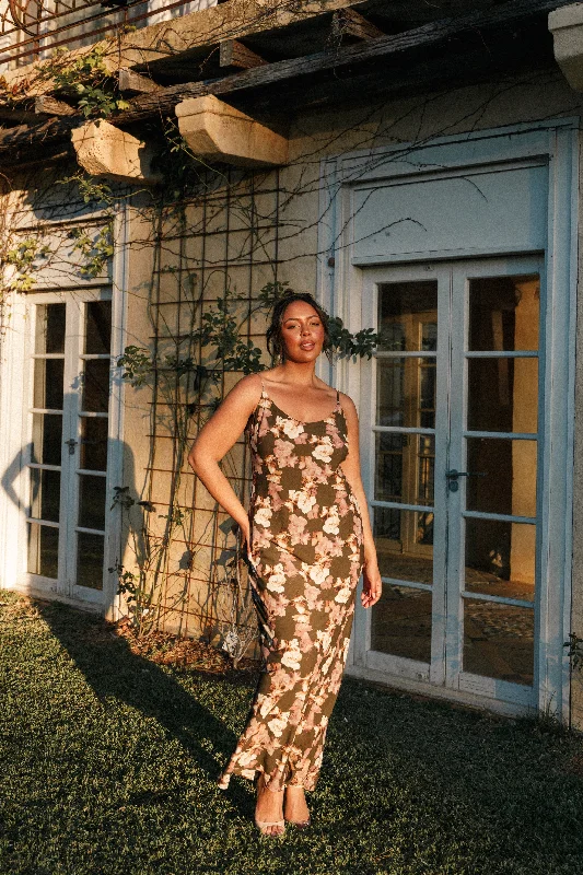 Maxi dresses with mesh panels for a sexy and trendy appearanceJamie Maxi Slip Dress - Olive Floral