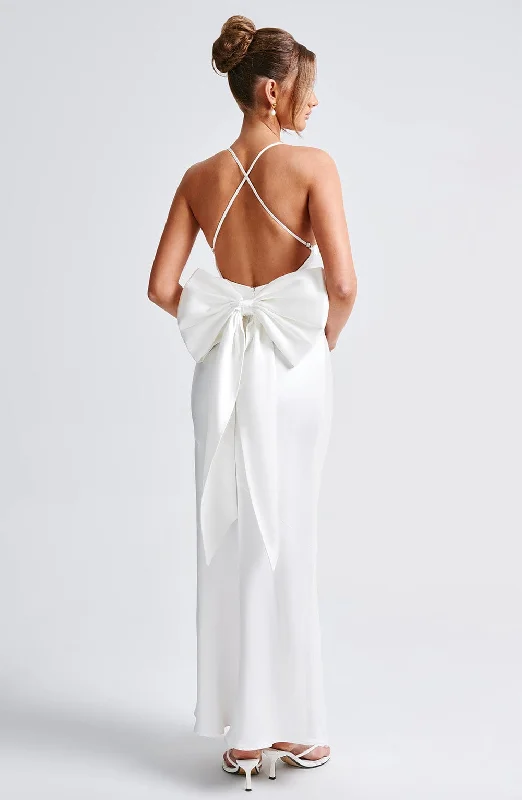 Maxi dresses with pocket details for added functionalitySarita Maxi Dress - Ivory