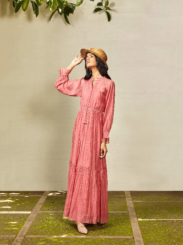 Linen maxi dresses for a breathable and lightweight summer optionScarlett Reaper Maxi Dress