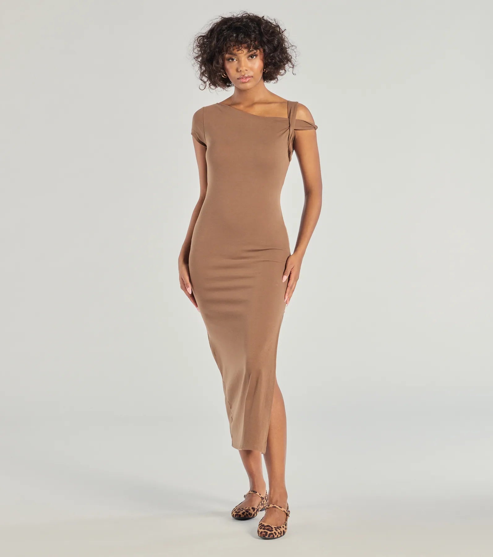 Midi dresses with printed lining for a hidden and stylish detailTwist Of Chic High-Slit Knit Midi Dress