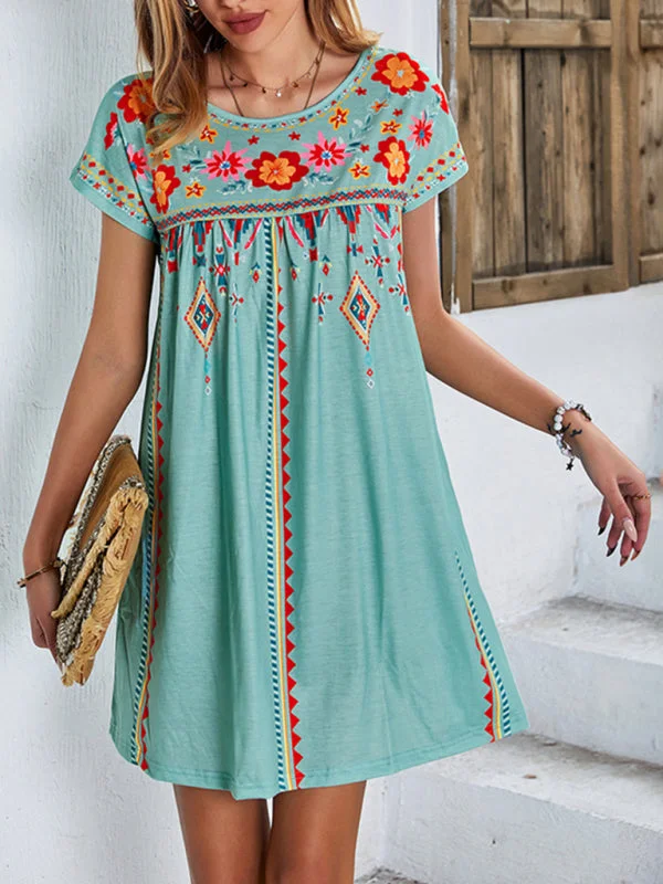 Mini dresses with puff sleeves for a vintage lookBerryBetty - Woman knitted round neck casual holiday short -sleeved dress