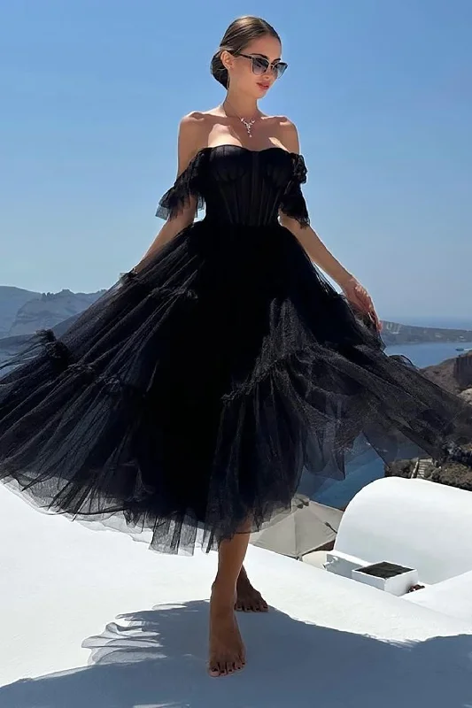 Plus Size Women Dress with a Flattering A - Line Cut for Comfort and StyleBlack A-Line Sweetheart Midi Tulle Cocktail Dress
