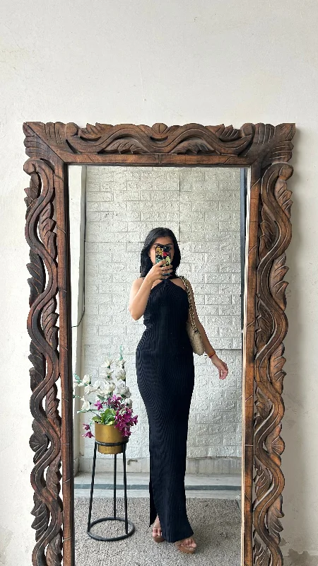 Plus - size bodycon dress for a flattering fit​Black beauty 34-36 bust/l:49