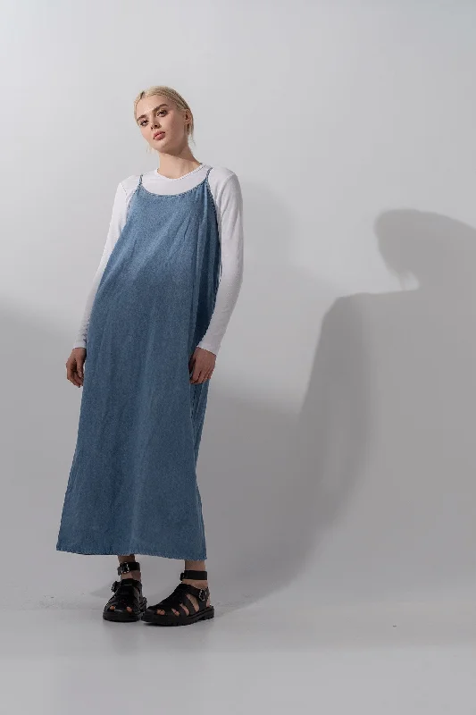 Bodycon dress in a geometric pattern​Solid Crew Neck Slip Dress-Light Blue Denim
