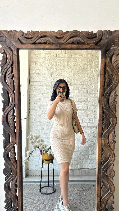 Bodycon dress with a button - down front​Cute dress 32-34 bust/l: 33
