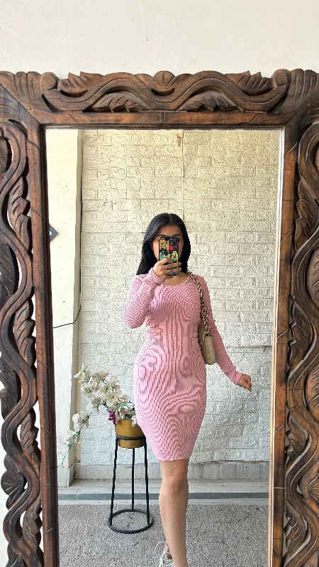 Bodycon dress with a ruffled trim​Cute dress 34-36 bust/l: 34