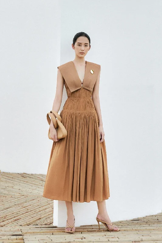 Party dresses with a unique neckline, like a sweetheart or square neck​Harp Deep V-Neck Dress